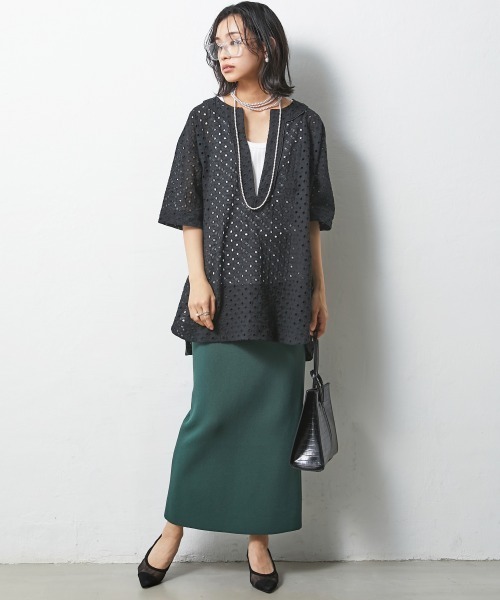CHIC STYLE(シックスタイル)の「<大きいサイズ>綿100%オールオーバー刺しゅう深Vネックブラウス シックスタイル(シャツ/ブラウス・レディース・ブラック/ベージュ・L/LL/3L/4L/5L)」の8枚目の写真