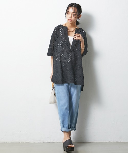 CHIC STYLE(シックスタイル)の「<大きいサイズ>綿100%オールオーバー刺しゅう深Vネックブラウス シックスタイル(シャツ/ブラウス・レディース・ブラック/ベージュ・L/LL/3L/4L/5L)」の15枚目の写真