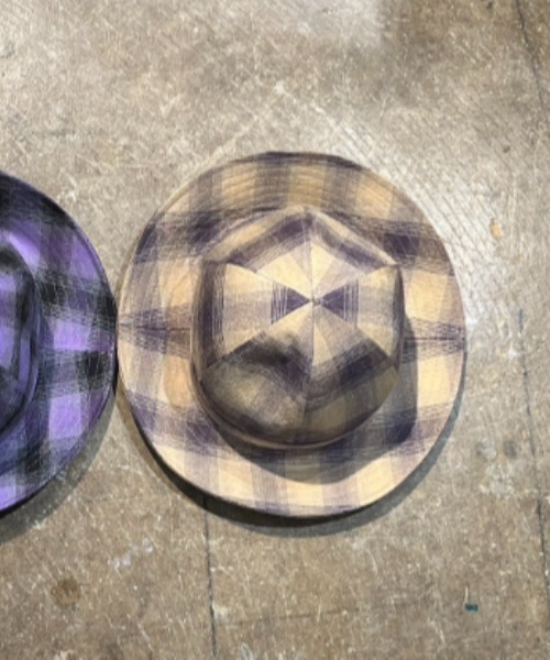 SEVESKIG(セヴシグ)の「SEVESKIG/セブシグ/Military Hat ver, Silk check(ハット・メンズ・パープル/ベージュ・MEDIUM/LARGE)」の2枚目の写真