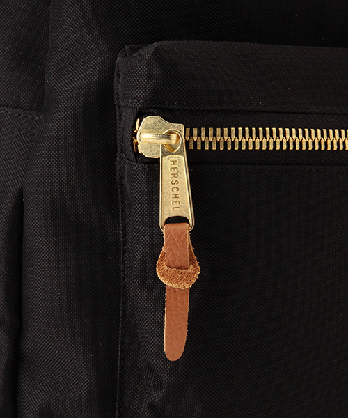 BEAMS(ビームス)の「◆Herschel×BEAMS / 別注 SETTLEMENT(バックパック)(バックパック/リュック・メンズ・ブラック/その他1/チャコールグレー/ブルー系その他・ONE SIZE)」の8枚目の写真