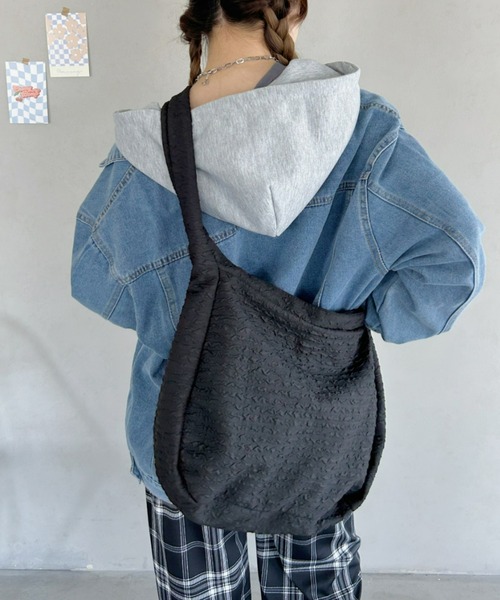 Loueme(ルエム)の「ふくれジャガードショルダーバッグ(ショルダーバッグ・レディース・ピンク/ブラック/ライトグリーン/アイボリー・FREE)」の11枚目の写真