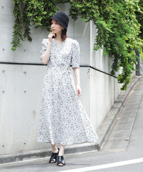 N.(N. Natural Beauty Basic)(エヌエヌナチュラルビューティーベーシック)の「◆フラワープリントカシュクールワンピース(ワンピース・レディース・オフホワイト/ブラック/ライトグリーン・MEDIUM)」の10枚目の写真