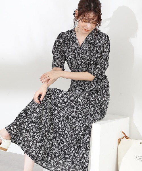 N.(N. Natural Beauty Basic)(エヌエヌナチュラルビューティーベーシック)の「◆フラワープリントカシュクールワンピース(ワンピース・レディース・オフホワイト/ブラック/ライトグリーン・MEDIUM)」の4枚目の写真