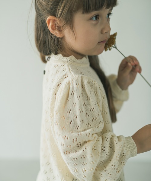 riziere（リジェール）の「透かし編みスタンドフリルニット（ニット/セーター・キッズ・アイボリー/ベージュ・150/110/130/140/100/120/90）」の4枚目の写真