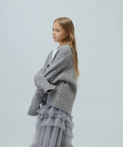 LOWRYS FARM（ローリーズファーム）の「３．５Ｇケーブルカーデ　972781（ニット/セーター・キッズ・ベージュ/グレー・FREE）」の2枚目の写真