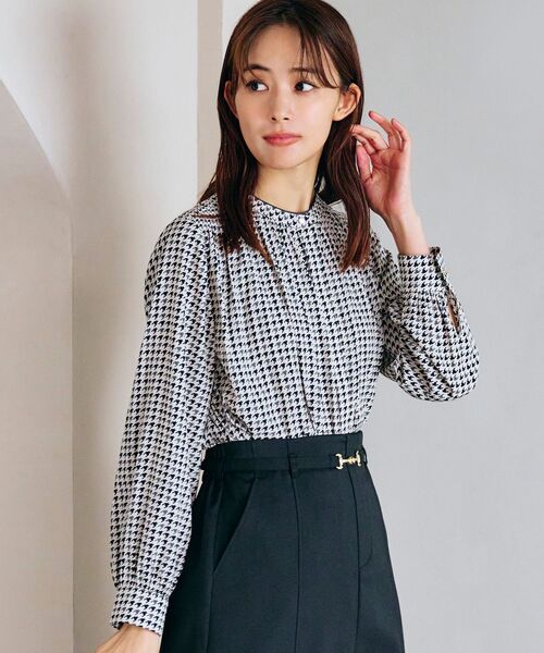 grove(グローブ)の「◆【洗える】ヴィンテージサテン長袖ブラウス(シャツ/ブラウス・レディース・アイボリー/ピンク/チャコールグレー/ブラック系/ホワイト系3/ライトグリーン・02/03/01/05/04)」の4枚目の写真