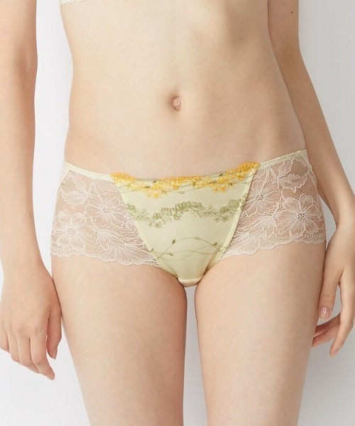 AMOSTYLE BY Triumph（アモスタイルバイトリンプ）の「ボーイズレングス フォレストフェアリー AMST1454 PT JX（ショーツ・レディース・イエロー/パープル/ブルー・L/M）」の3枚目の写真