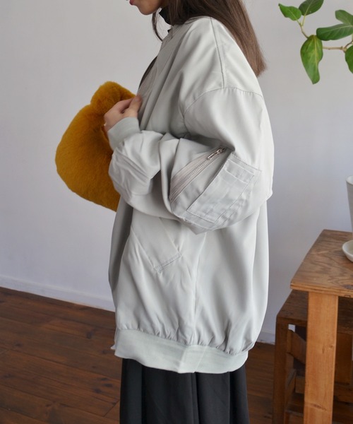 Mela(メラ)の「OVERSIZED MA-1(MA-1・レディース・シルバーグレー/ブラック/カーキ・XL/L/M)」の15枚目の写真