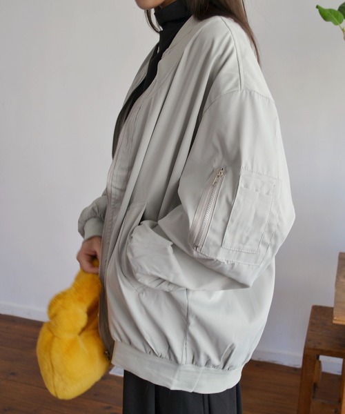 Mela(メラ)の「OVERSIZED MA-1(MA-1・レディース・シルバーグレー/ブラック/カーキ・XL/L/M)」の13枚目の写真
