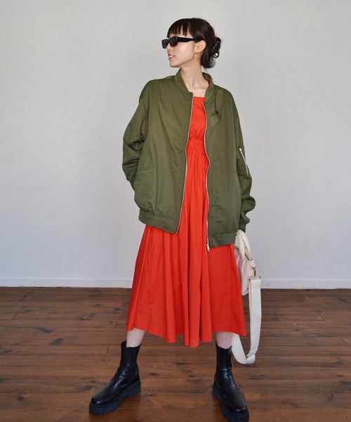 Mela(メラ)の「OVERSIZED MA-1(MA-1・レディース・シルバーグレー/ブラック/カーキ・XL/L/M)」の4枚目の写真