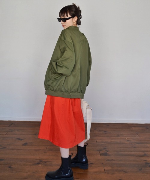 Mela(メラ)の「OVERSIZED MA-1(MA-1・レディース・シルバーグレー/ブラック/カーキ・XL/L/M)」の5枚目の写真