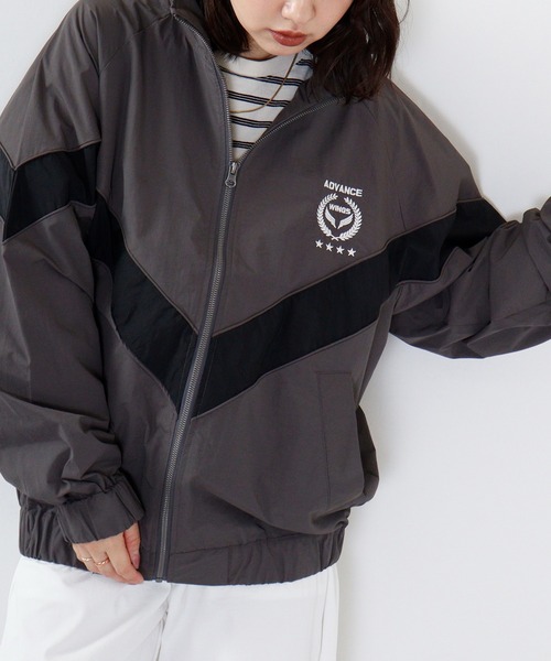 SUGGESTION(サジェッション)の「Nylon training blouson / ナイロントレーニングブルゾン unisex(ナイロンジャケット・メンズ・ライトカーキ/チャコール・L/M)」の10枚目の写真