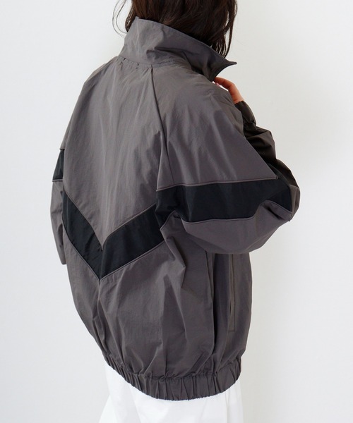 SUGGESTION(サジェッション)の「Nylon training blouson / ナイロントレーニングブルゾン unisex(ナイロンジャケット・メンズ・ライトカーキ/チャコール・L/M)」の13枚目の写真