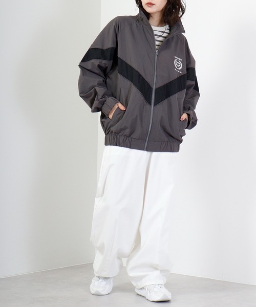 SUGGESTION(サジェッション)の「Nylon training blouson / ナイロントレーニングブルゾン unisex(ナイロンジャケット・メンズ・ライトカーキ/チャコール・L/M)」の15枚目の写真
