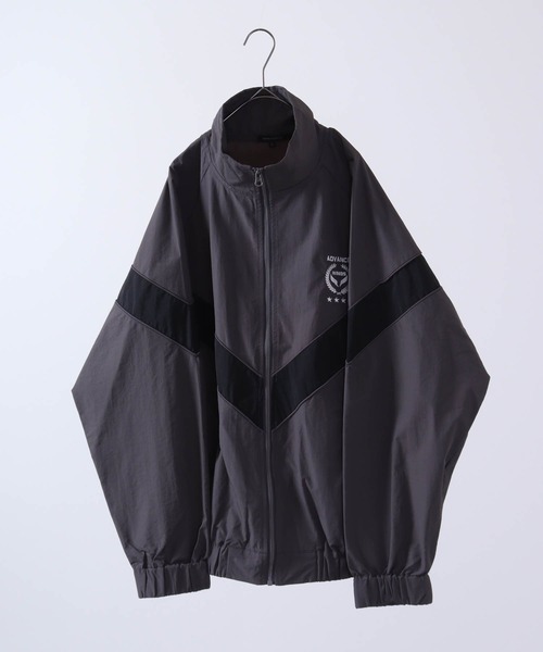 SUGGESTION(サジェッション)の「Nylon training blouson / ナイロントレーニングブルゾン unisex(ナイロンジャケット・メンズ・ライトカーキ/チャコール・L/M)」の3枚目の写真