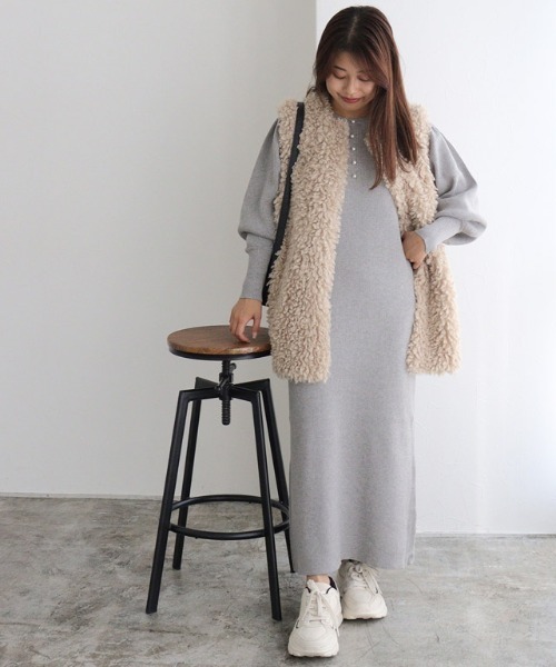 Pierrot(ピエロ)の「2wayパールデザインニットワンピース(ワンピース・レディース・ブルー/ネイビー/ブラウン/グレイッシュベージュ/杢グレー・L/PM/M)」の11枚目の写真