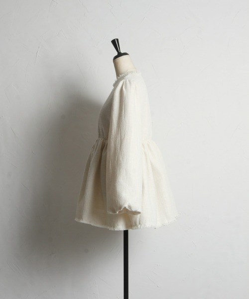 &. NOSTALGIA（アンドドットノスタルジア）の「【ZOZO限定】ツイードペプラムトップス（シャツ/ブラウス・レディース・オフホワイト/ブラック・FREE）」の20枚目の写真