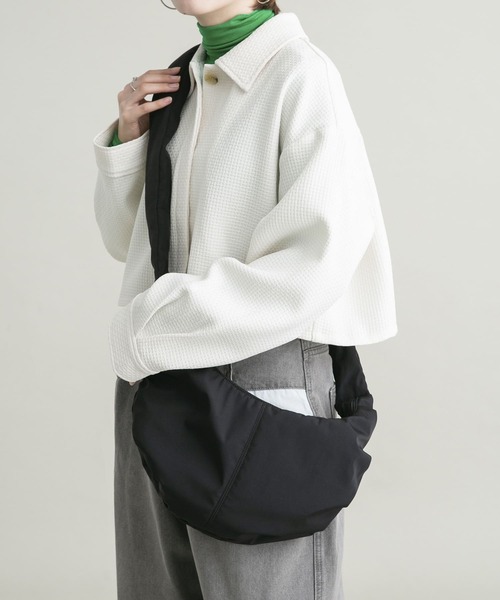 KBF（ケイビーエフ）の「ギャザードロストナイロンBAG（ショルダーバッグ・レディース・アイボリー/ブラック・ONE）」の5枚目の写真