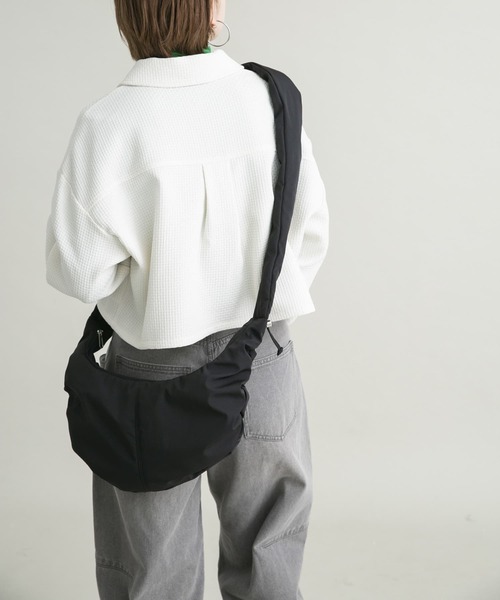 KBF（ケイビーエフ）の「ギャザードロストナイロンBAG（ショルダーバッグ・レディース・アイボリー/ブラック・ONE）」の6枚目の写真