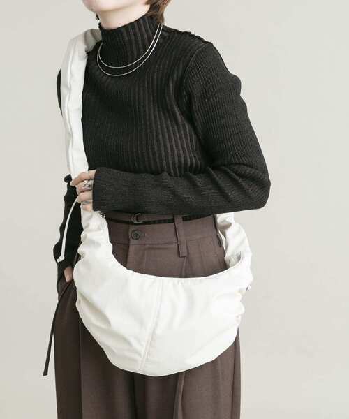 KBF（ケイビーエフ）の「ギャザードロストナイロンBAG（ショルダーバッグ・レディース・アイボリー/ブラック・ONE）」の10枚目の写真