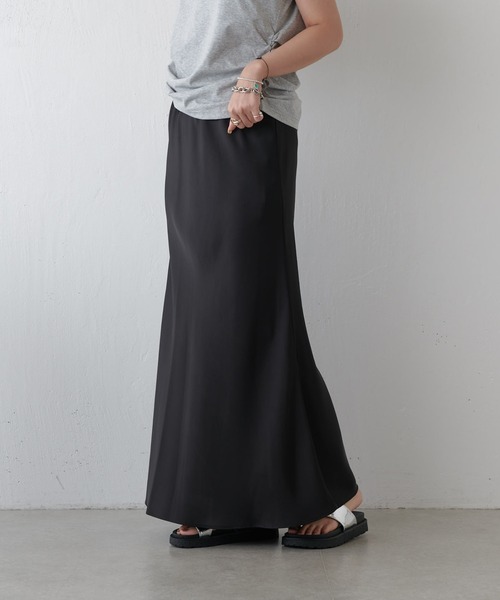 Lui's(ルイス)の「サテンマーメイドスカート(スカート・レディース・モカ/オフホワイト/ブラック/チャコールグレー/カーキ・FREE)」の11枚目の写真