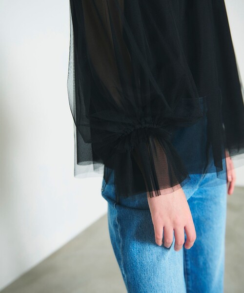 GRACE CONTINENTAL（グレースコンチネンタル）の「チュール2WAYトップ（Tシャツ/カットソー・レディース・ホワイト/ブラック・36）」の5枚目の写真