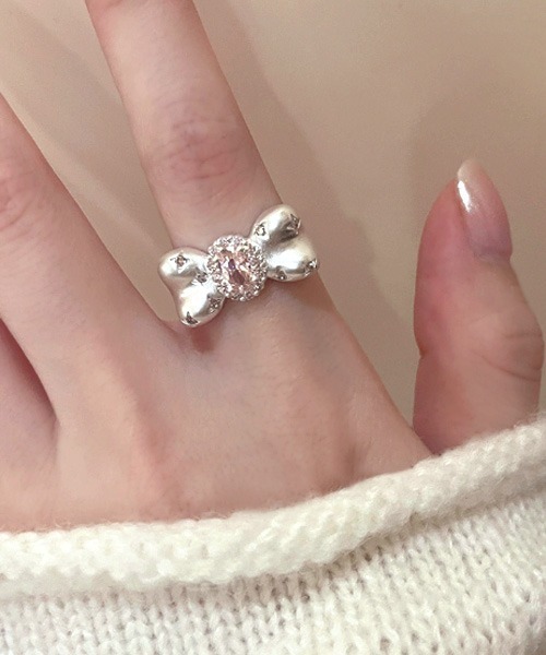 TONE SELECT GOODS（トーンセレクトグッズ）の「【urge select】リボンデザイン マットシルバー リング【サイズ調節可能】（リング・レディース・シルバー系その他・FREE）」の2枚目の写真