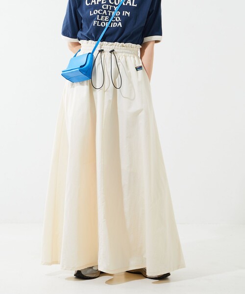 FREAK'S STORE（フリークスストア）の「限定展開　FREAK'S OUTDOORS ナイロン ドロスト ギャザースカート（スカート・レディース・ブルー/オフホワイト/ベージュ/グリーン/ピンク/ブラック・MEDIUM/SMALL）」の2枚目の写真