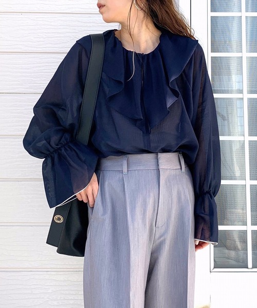 Q（キュー）の「ラッフルカラーブラウス（シャツ/ブラウス・レディース・ホワイト/ネイビー・MEDIUM）」の8枚目の写真