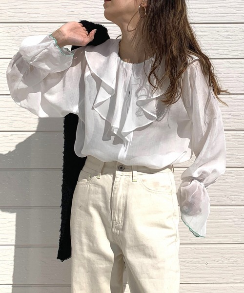 Q（キュー）の「ラッフルカラーブラウス（シャツ/ブラウス・レディース・ホワイト/ネイビー・MEDIUM）」の3枚目の写真