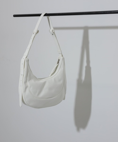 SENSE OF PLACE by URBAN RESEARCH（センスオブプレイスバイアーバンリサーチ）の「2WAYハーフムーンバッグ（ショルダーバッグ・レディース・ブラック/オフホワイト/ブラウン・ONE）」の18枚目の写真