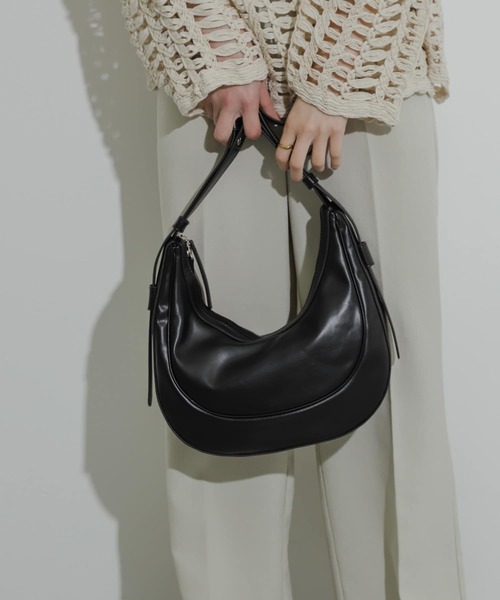 SENSE OF PLACE by URBAN RESEARCH（センスオブプレイスバイアーバンリサーチ）の「2WAYハーフムーンバッグ（ショルダーバッグ・レディース・ブラック/オフホワイト/ブラウン・ONE）」の4枚目の写真