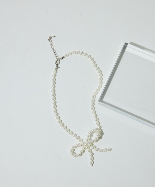 Firsthand（ファーストハンド）の「Firsthand/ファーストハンド RIBBON BALL CHOKER / リボンボールチョーカー（ネックレス・レディース・ホワイト/シルバー・FREE）」の2枚目の写真