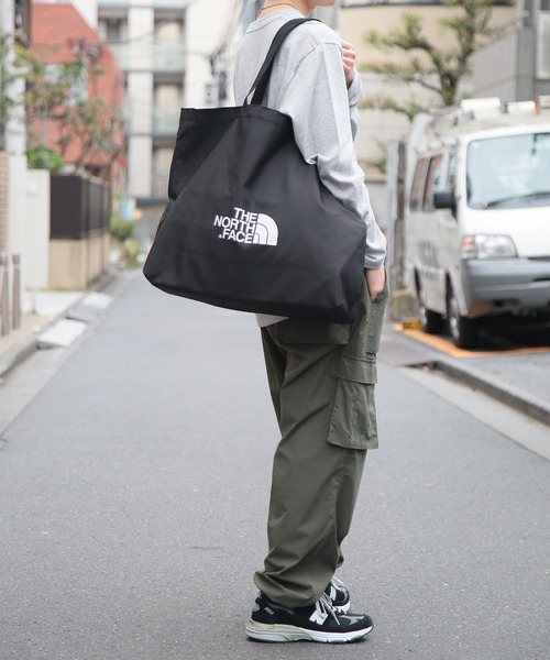 THE NORTH FACE(ザノースフェイス)の「【THE NORTH FACE】ビッグトートバッグ /NN2PP81B(トートバッグ・メンズ・ブラック/ホワイト・FREE)」の5枚目の写真