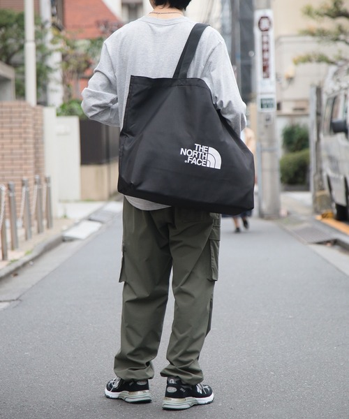 THE NORTH FACE(ザノースフェイス)の「【THE NORTH FACE】ビッグトートバッグ /NN2PP81B(トートバッグ・メンズ・ブラック/ホワイト・FREE)」の6枚目の写真