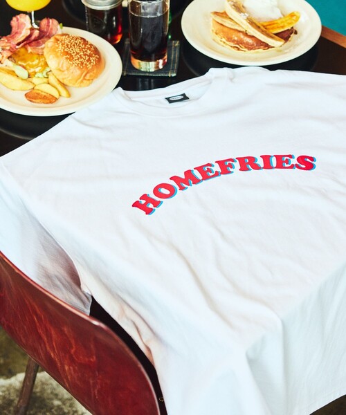 FREAK'S STORE（フリークスストア）の「限定展開 Relax Fit リラックスフィット フロントプリント クルーネック Tシャツ/Diner Menu Assortment（Tシャツ/カットソー・メンズ・アッシュグレー/ネイビー/ブラック系4/ブラック系5/ブラック系2/ブラック系3/ホワイト系9/ブラック系1/ホワイト系7/ホワイト系8/ホワイト系5/ホワイト系6/ホワイト系3/ホワイト系4/ホワイト系1/ホワイト系2/イエロー/ピンク系その他/サックスブルー/ピンク・SMALL/MEDIUM/LARGE）」の2枚目の写真