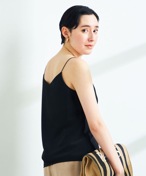 NOLLEY’S（ノーリーズ）の「オトナサテン2WAYキャミソール（キャミソール・レディース・ブラック/ホワイト/ベージュ・38）」の2枚目の写真