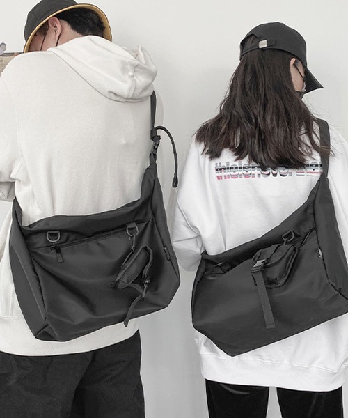 極美品✨ヒューゴボス ショルダーバッグ メッセンジャーバッグ 大容量 A4収納 セール】大容量外ポケット ショルダーバッグ A4収納可 メンズ