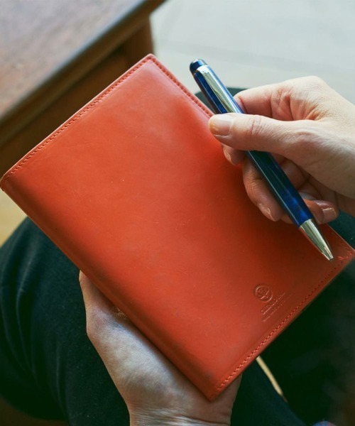 GLENROYAL(グレンロイヤル)の「【GLENROYAL/グレンロイヤル】ブライドルレザー文庫ブックカバー(ステーショナリー・メンズ・ダークブラウン/パープル/ブラウン/ダークブルー/イエロー/ブラック/カーキ/ボルドー/ターコイズブルー/グリーン/グレー・00)」の19枚目の写真