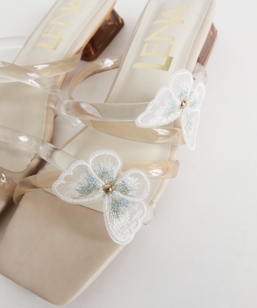 tocco closet（トッコ　クローゼット）の「パピヨンモチーフ付きサンダル（サンダル・レディース・ブラック/ベージュ・M/L/LL/S）」の2枚目の写真