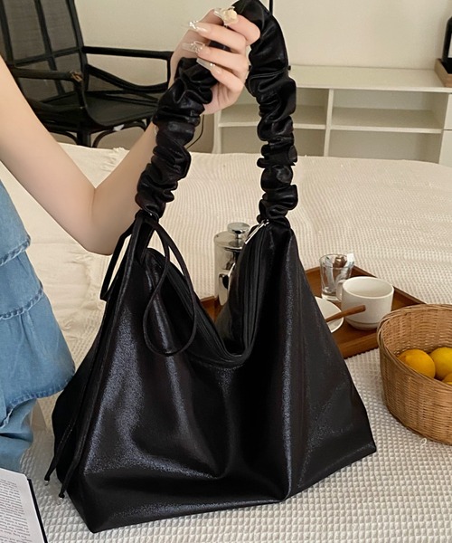 DIAVEL（ディアベル）の「2WAYギャザーバッグ（ショルダーバッグ・レディース・ブラック/シルバー/ホワイト・F）」の3枚目の写真