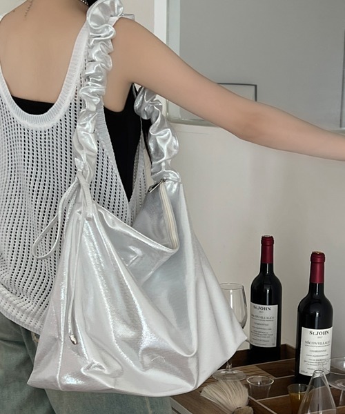 DIAVEL（ディアベル）の「2WAYギャザーバッグ（ショルダーバッグ・レディース・ブラック/シルバー/ホワイト・F）」の6枚目の写真