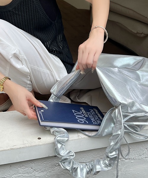 DIAVEL（ディアベル）の「2WAYギャザーバッグ（ショルダーバッグ・レディース・ブラック/シルバー/ホワイト・F）」の22枚目の写真