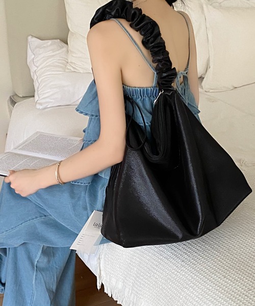 DIAVEL（ディアベル）の「2WAYギャザーバッグ（ショルダーバッグ・レディース・ブラック/シルバー/ホワイト・F）」の16枚目の写真