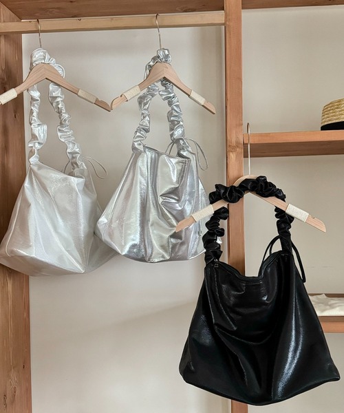 DIAVEL（ディアベル）の「2WAYギャザーバッグ（ショルダーバッグ・レディース・ブラック/シルバー/ホワイト・F）」の13枚目の写真