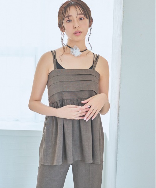 mysty woman(ミスティウーマン)の「フロントタックキャミチュニック(キャミソール・レディース・グレー/ブラウン/ベージュ・FREE)」の7枚目の写真