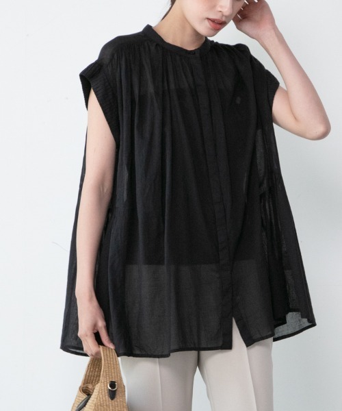 M.deux（エムドゥ）の「〔袖タックブラウス〕（シャツ/ブラウス・レディース・ブラック/ホワイト・MEDIUM）」の2枚目の写真