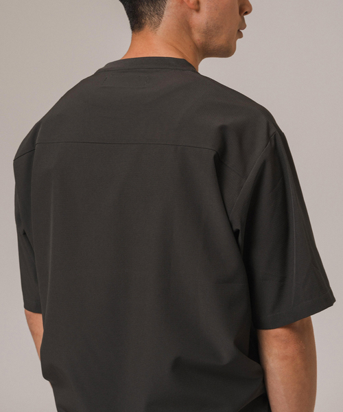 EDIFICE（エディフィス）の「テックエアー ウーブン Tシャツ（Tシャツ/カットソー・メンズ・チャコールグレー/ブラック・SMALL/MEDIUM/LARGE）」の22枚目の写真