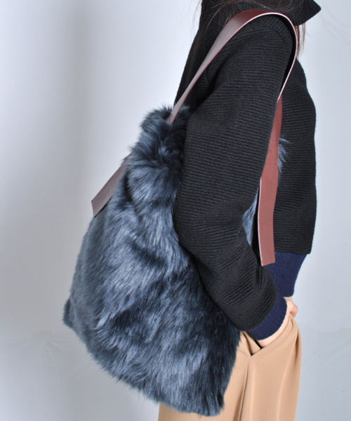 AVIE（アビィ）の「【RENEWAL】ワンショルダーファービッグバッグ
