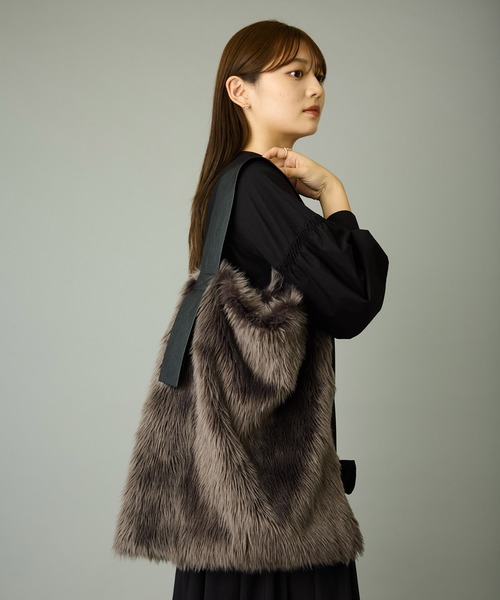 ワンショルダーファービッグバッグ✳︎AVIE AVIE（アビィ）の「【RENEWAL】ワンショルダーファービッグバッグ